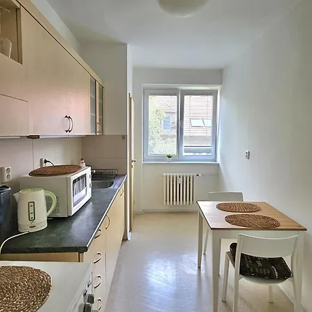 Cozy Old Town Apartment *